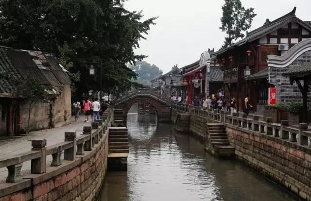 颍州欢乐颂·零距离新年音乐会商场秒变音乐厅